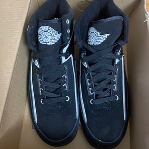 BNIB AIR JORDANS 2 RETRO - SIZE US 8